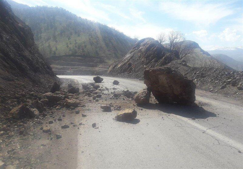 خبرنگاران رانش کوه چند روستای منطقه ولوپی سوادکوه را مسدود خبرنگاران رانش کوه چند روستای منطقه ولوپی سوادکوه را مسدود کرد